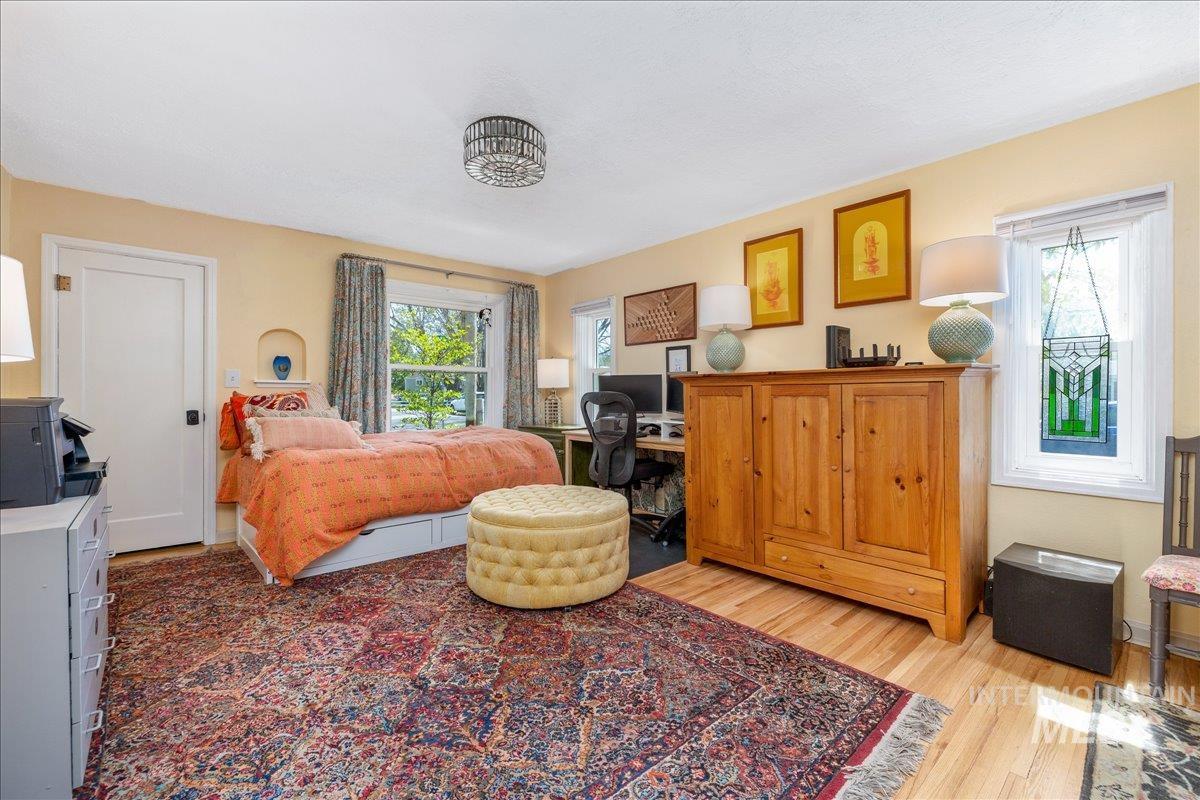 3301 N 32nd St., Boise, Idaho 83703, 4 Bedrooms, 2 Bathrooms, Residential For Sale, Price $859,900,MLS 98983428