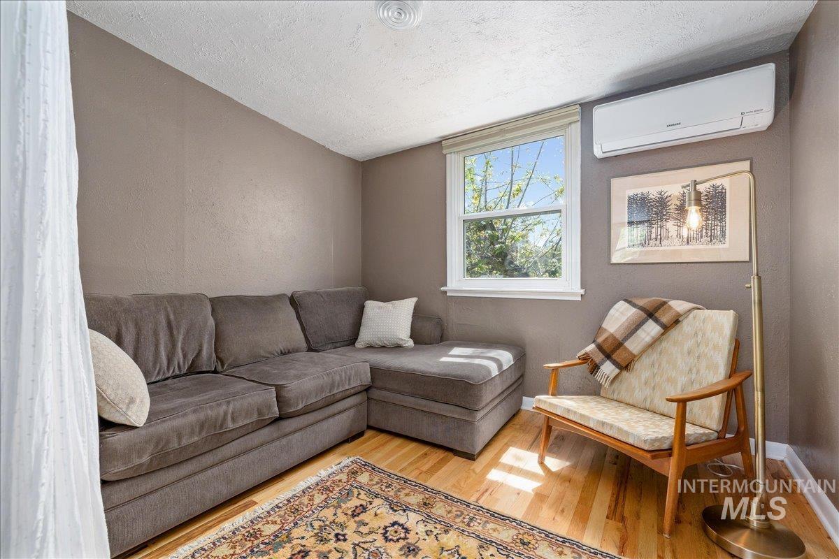 3301 N 32nd St., Boise, Idaho 83703, 4 Bedrooms, 2 Bathrooms, Residential For Sale, Price $859,900,MLS 98983428