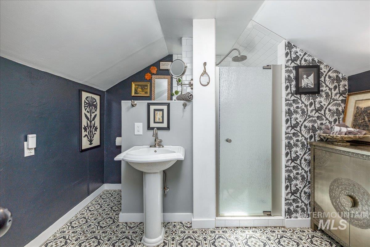 3301 N 32nd St., Boise, Idaho 83703, 4 Bedrooms, 2 Bathrooms, Residential For Sale, Price $859,900,MLS 98983428