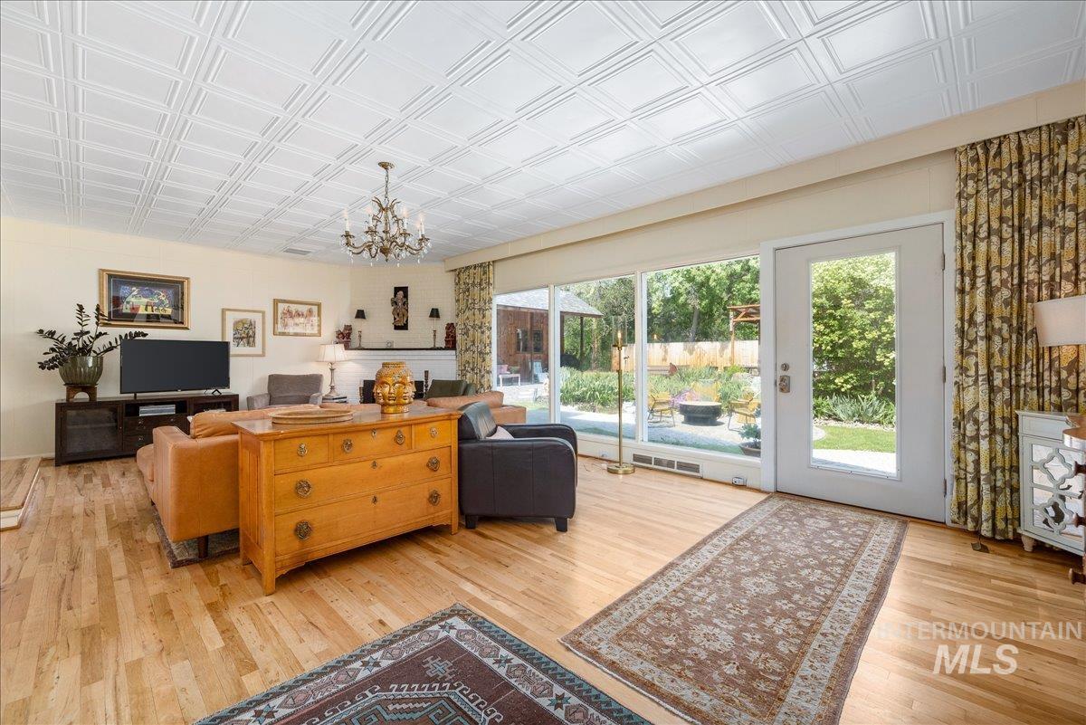 3301 N 32nd St., Boise, Idaho 83703, 4 Bedrooms, 2 Bathrooms, Residential For Sale, Price $859,900,MLS 98983428