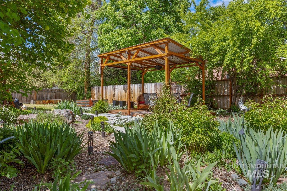 3301 N 32nd St., Boise, Idaho 83703, 4 Bedrooms, 2 Bathrooms, Residential For Sale, Price $859,900,MLS 98983428