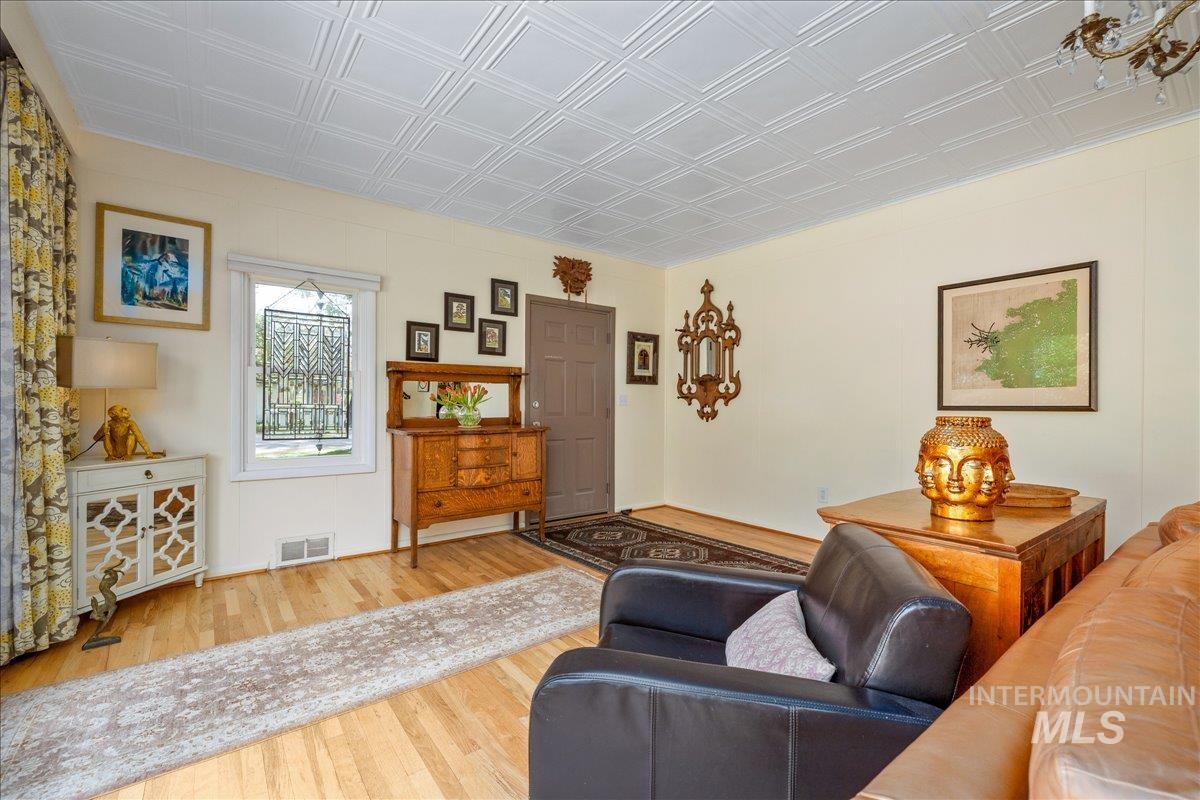 3301 N 32nd St., Boise, Idaho 83703, 4 Bedrooms, 2 Bathrooms, Residential For Sale, Price $859,900,MLS 98983428