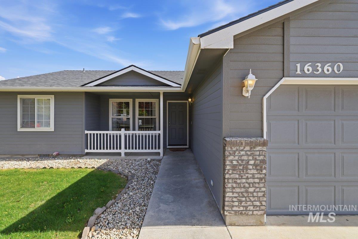 16360 Rainbow Dr, Nampa, Idaho 83687, 3 Bedrooms, 2 Bathrooms, Residential For Sale, Price $384,900,MLS 98983429
