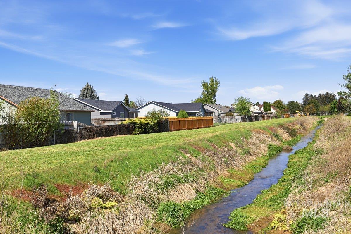 16360 Rainbow Dr, Nampa, Idaho 83687, 3 Bedrooms, 2 Bathrooms, Residential For Sale, Price $384,900,MLS 98983429