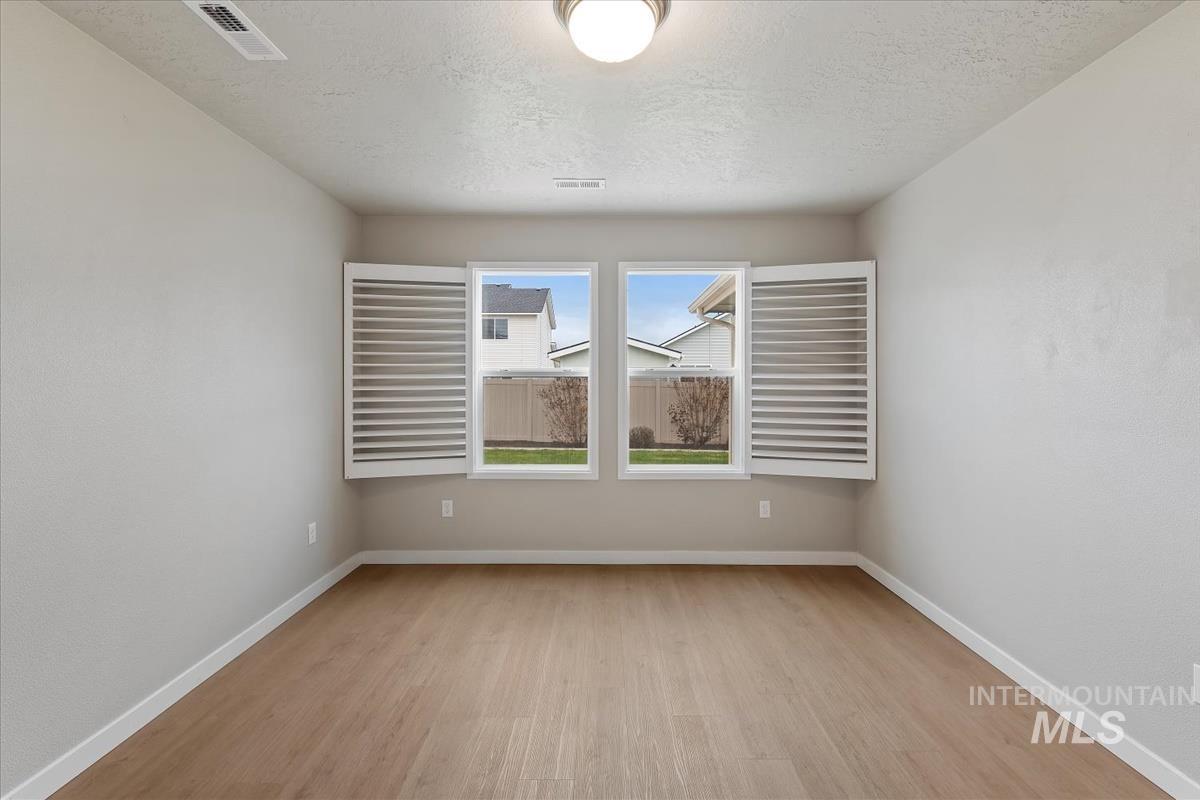 12288 Varga St, Caldwell, Idaho 83651, 3 Bedrooms, 2 Bathrooms, Residential For Sale, Price $405,000,MLS 98983431