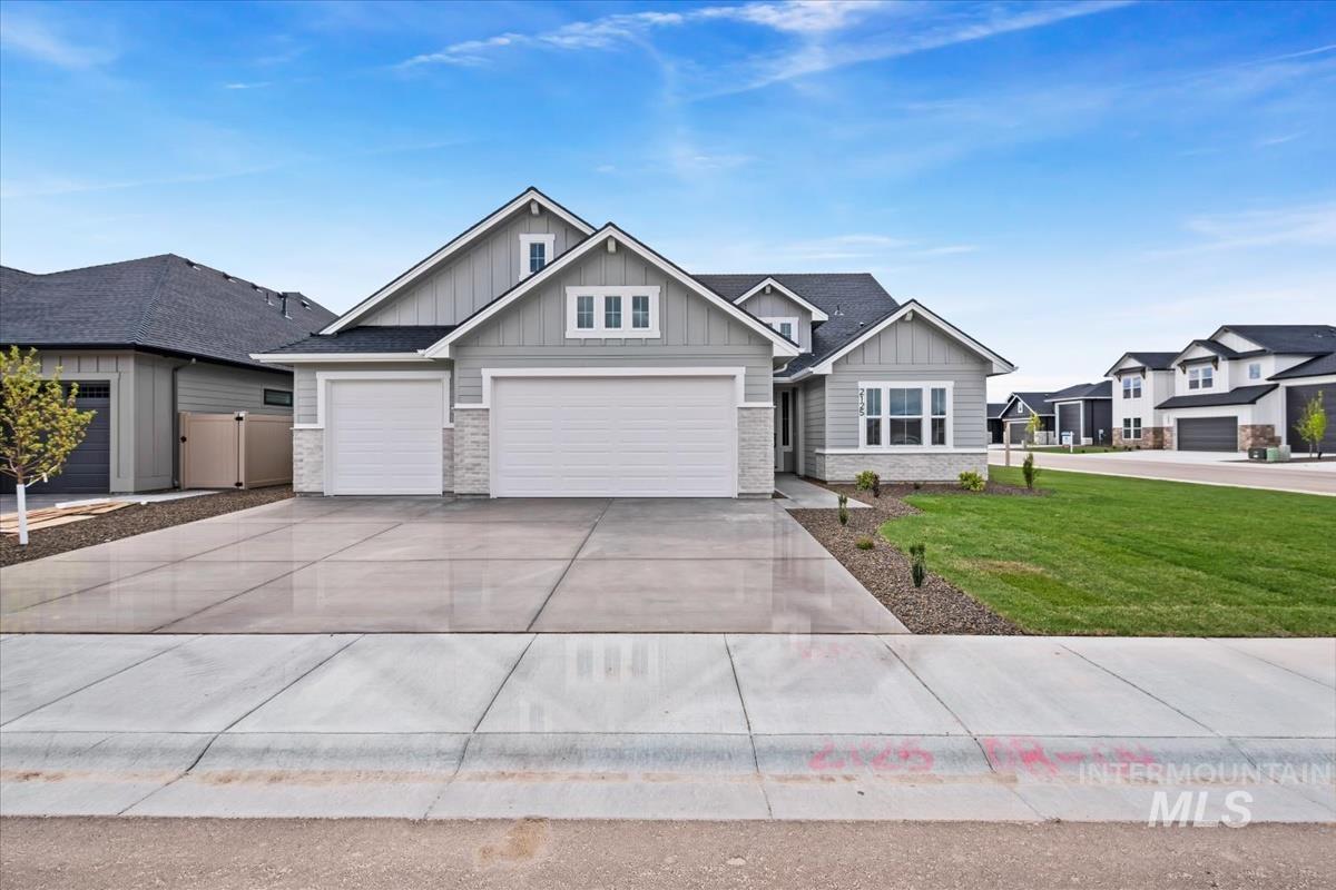 2125 E Padstow St., Kuna, Idaho 83634, 3 Bedrooms, 2.5 Bathrooms, Residential For Sale, Price $799,880,MLS 98983432