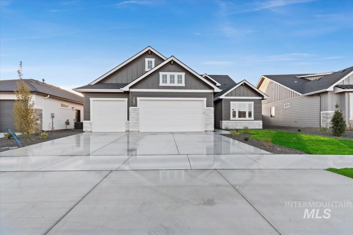 2125 E Padstow St., Kuna, Idaho 83634, 3 Bedrooms, 2.5 Bathrooms, Residential For Sale, Price $799,880,MLS 98983432