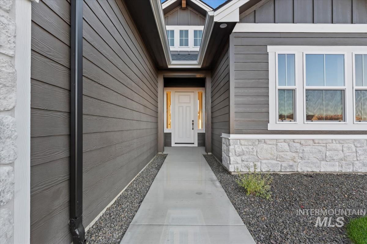 2125 E Padstow St., Kuna, Idaho 83634, 3 Bedrooms, 2.5 Bathrooms, Residential For Sale, Price $799,880,MLS 98983432