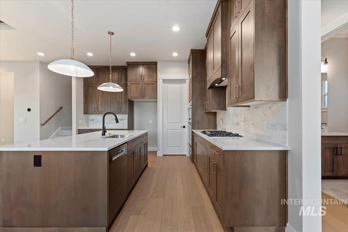 2125 E Padstow St., Kuna, Idaho 83634, 3 Bedrooms, 2.5 Bathrooms, Residential For Sale, Price $799,880,MLS 98983432