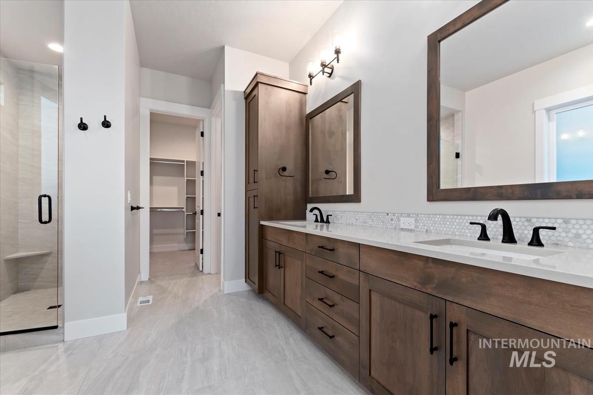 2125 E Padstow St., Kuna, Idaho 83634, 3 Bedrooms, 2.5 Bathrooms, Residential For Sale, Price $799,880,MLS 98983432