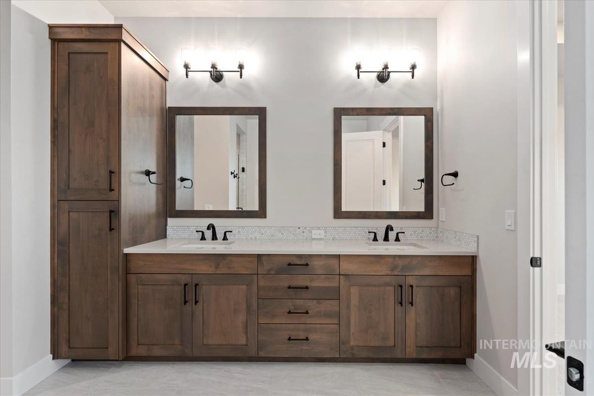 2125 E Padstow St., Kuna, Idaho 83634, 3 Bedrooms, 2.5 Bathrooms, Residential For Sale, Price $799,880,MLS 98983432