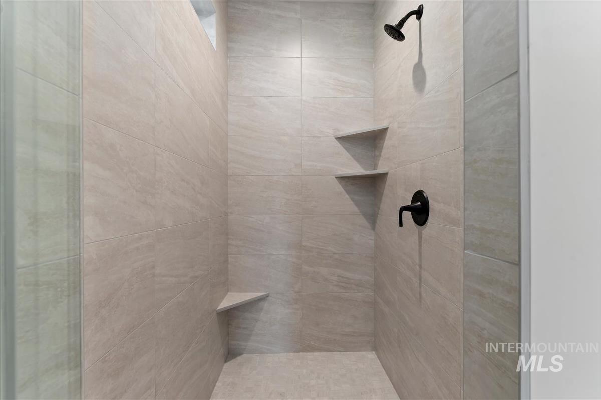 2125 E Padstow St., Kuna, Idaho 83634, 3 Bedrooms, 2.5 Bathrooms, Residential For Sale, Price $799,880,MLS 98983432