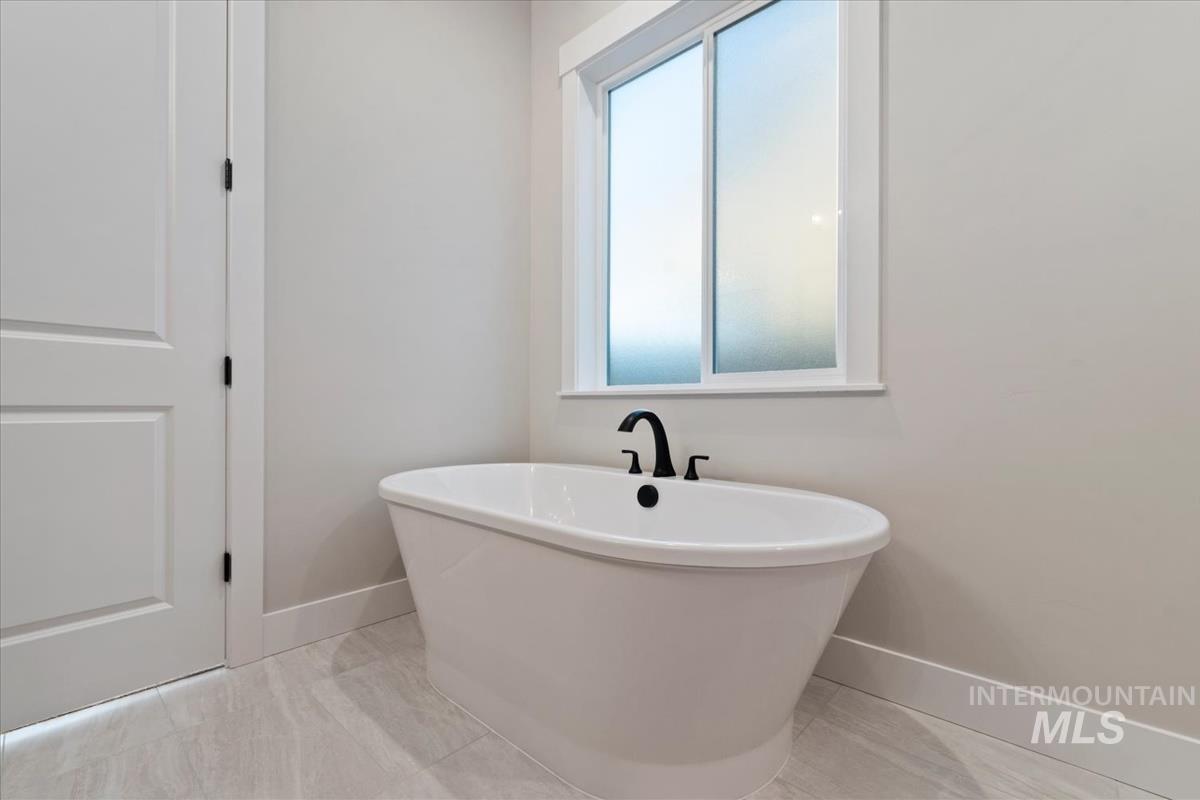 2125 E Padstow St., Kuna, Idaho 83634, 3 Bedrooms, 2.5 Bathrooms, Residential For Sale, Price $799,880,MLS 98983432