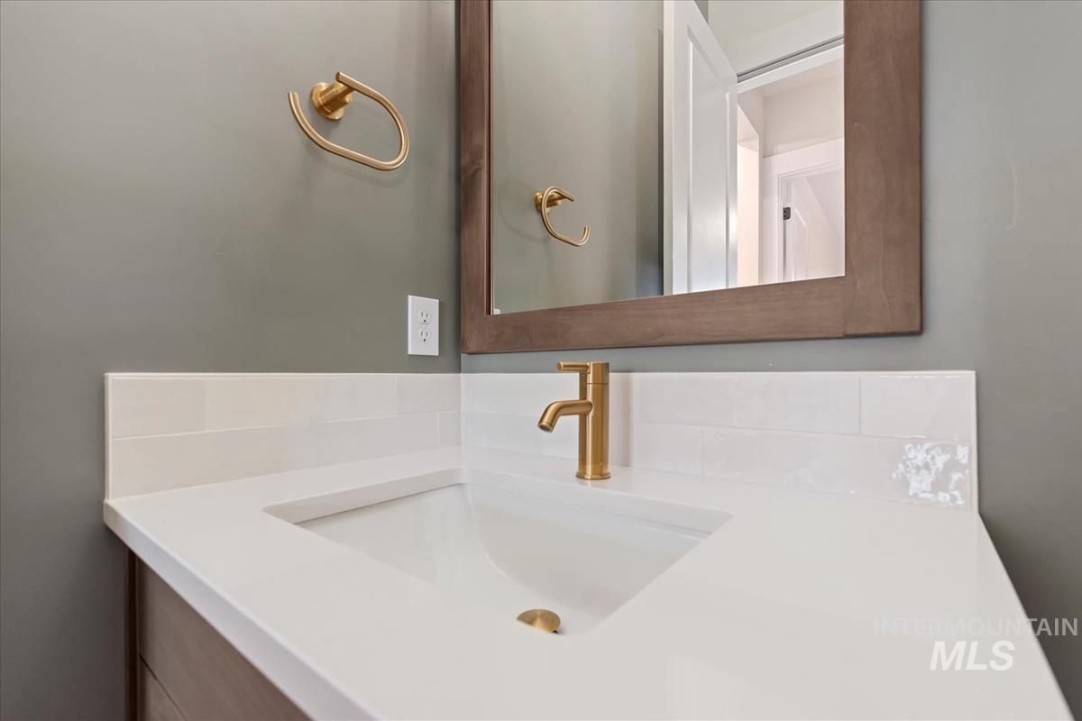 2125 E Padstow St., Kuna, Idaho 83634, 3 Bedrooms, 2.5 Bathrooms, Residential For Sale, Price $799,880,MLS 98983432