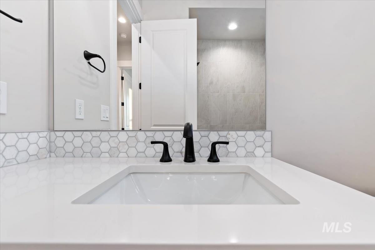 2125 E Padstow St., Kuna, Idaho 83634, 3 Bedrooms, 2.5 Bathrooms, Residential For Sale, Price $799,880,MLS 98983432