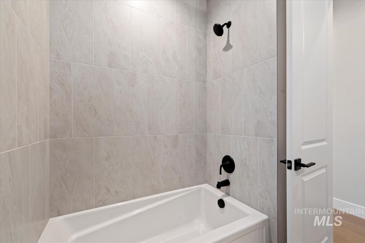 2125 E Padstow St., Kuna, Idaho 83634, 3 Bedrooms, 2.5 Bathrooms, Residential For Sale, Price $799,880,MLS 98983432