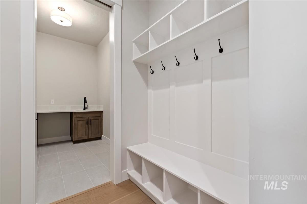 2125 E Padstow St., Kuna, Idaho 83634, 3 Bedrooms, 2.5 Bathrooms, Residential For Sale, Price $799,880,MLS 98983432