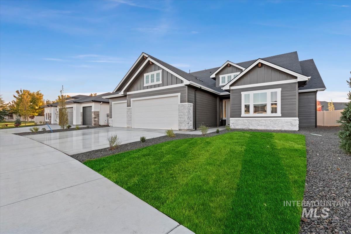 2125 E Padstow St., Kuna, Idaho 83634, 3 Bedrooms, 2.5 Bathrooms, Residential For Sale, Price $799,880,MLS 98983432