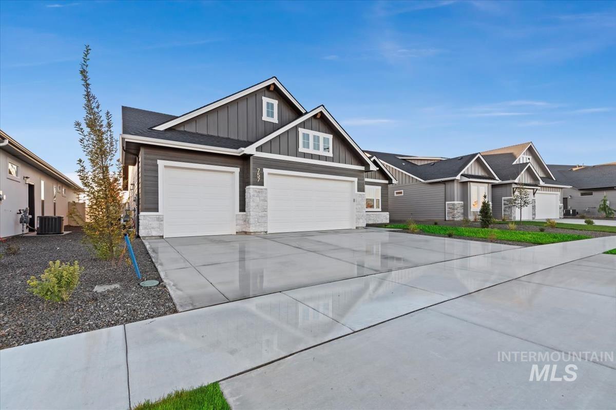 2125 E Padstow St., Kuna, Idaho 83634, 3 Bedrooms, 2.5 Bathrooms, Residential For Sale, Price $799,880,MLS 98983432