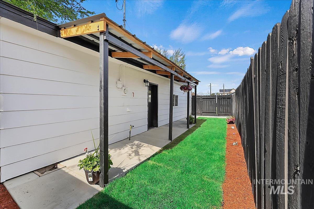 718 E Belmont St, Caldwell, Idaho 83605, 2 Bedrooms, 1 Bathroom, Residential For Sale, Price $250,000,MLS 98983434