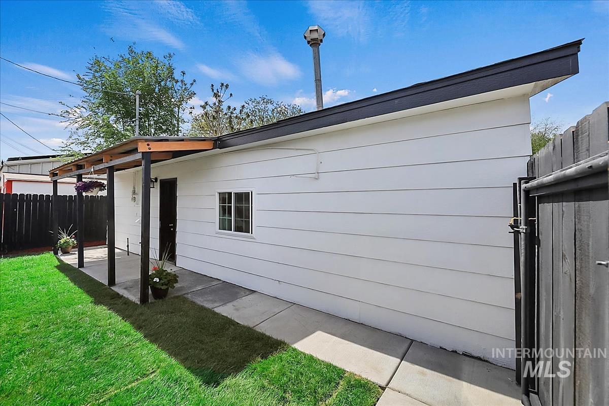 718 E Belmont St, Caldwell, Idaho 83605, 2 Bedrooms, 1 Bathroom, Residential For Sale, Price $250,000,MLS 98983434