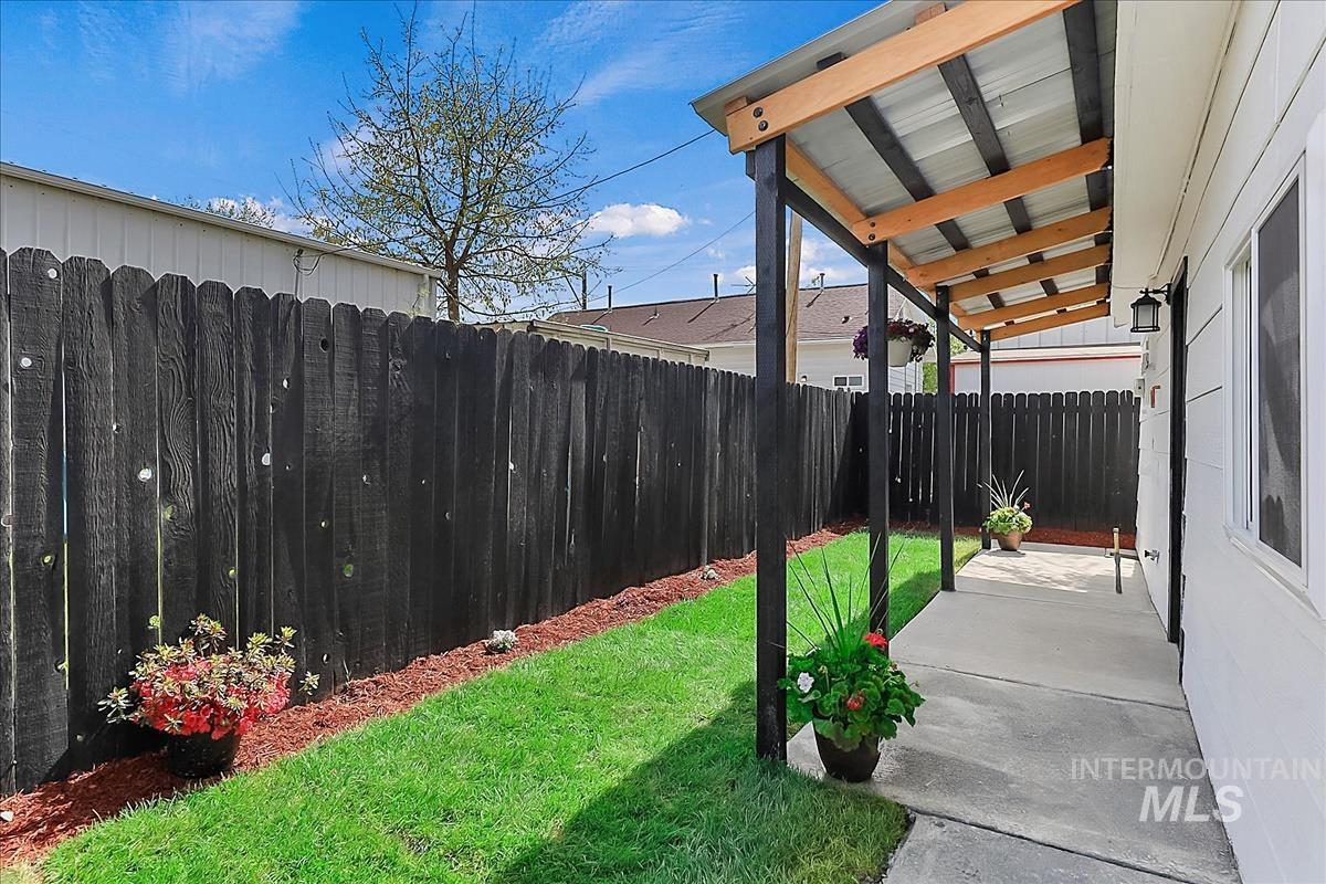 718 E Belmont St, Caldwell, Idaho 83605, 2 Bedrooms, 1 Bathroom, Residential For Sale, Price $250,000,MLS 98983434