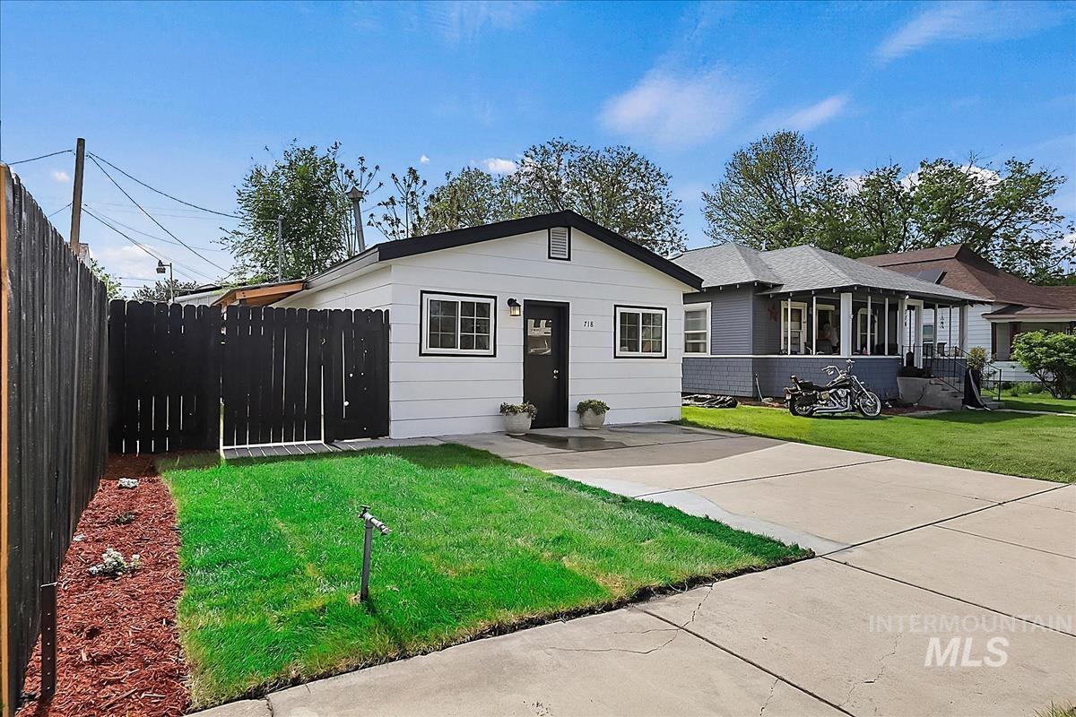 718 E Belmont St, Caldwell, Idaho 83605, 2 Bedrooms, 1 Bathroom, Residential For Sale, Price $250,000,MLS 98983434