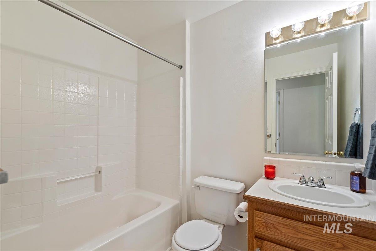 5778 S Sedum Way, Boise, Idaho 83716-7021, 3 Bedrooms, 2 Bathrooms, Residential For Sale, Price $449,950,MLS 98983435