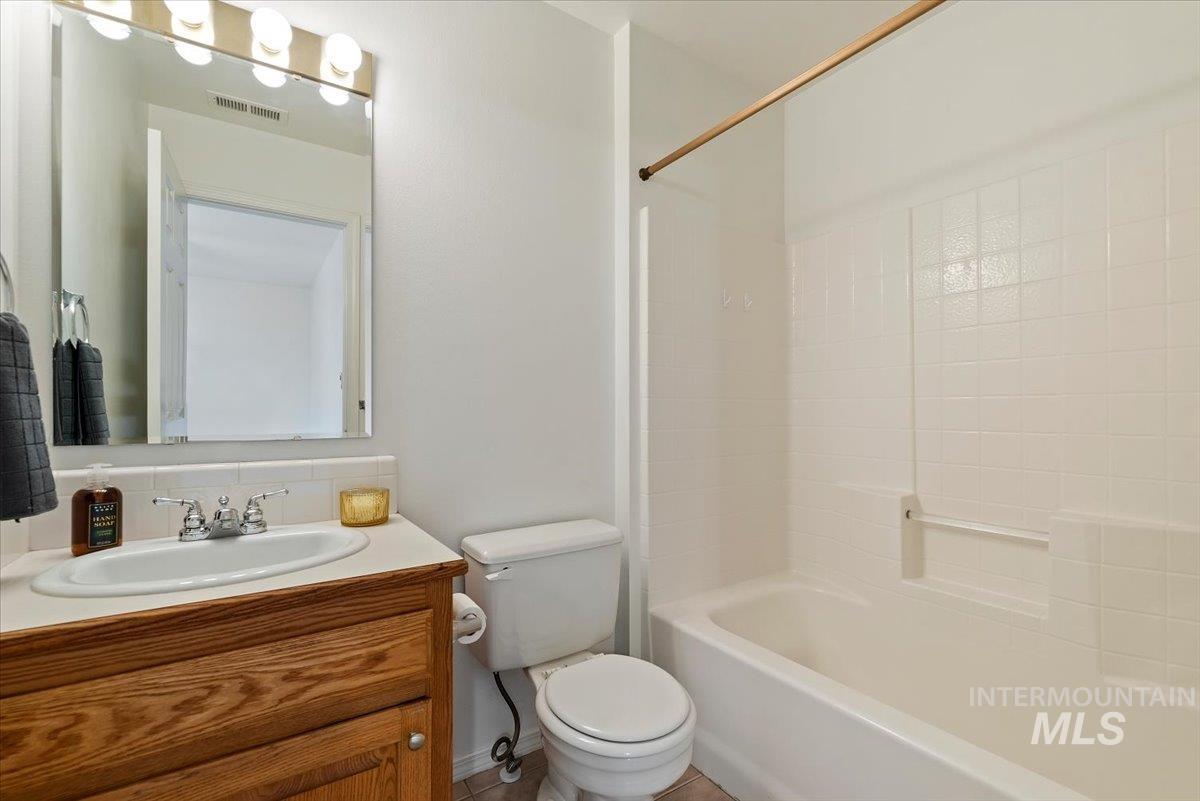 5778 S Sedum Way, Boise, Idaho 83716-7021, 3 Bedrooms, 2 Bathrooms, Residential For Sale, Price $449,950,MLS 98983435