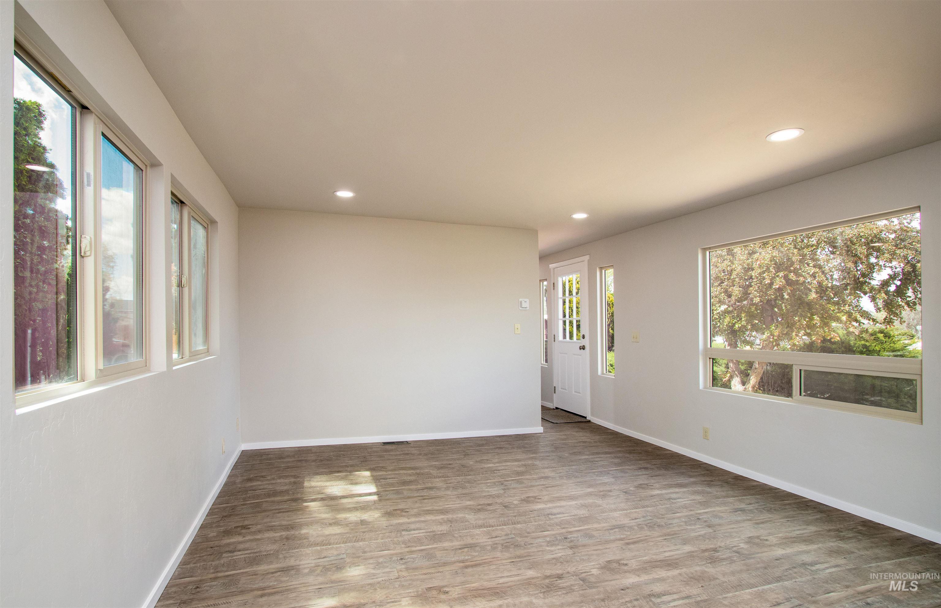 2270 S Skillern Dr., Boise, Idaho 83709, 3 Bedrooms, 2 Bathrooms, Residential For Sale, Price $294,500,MLS 98983440