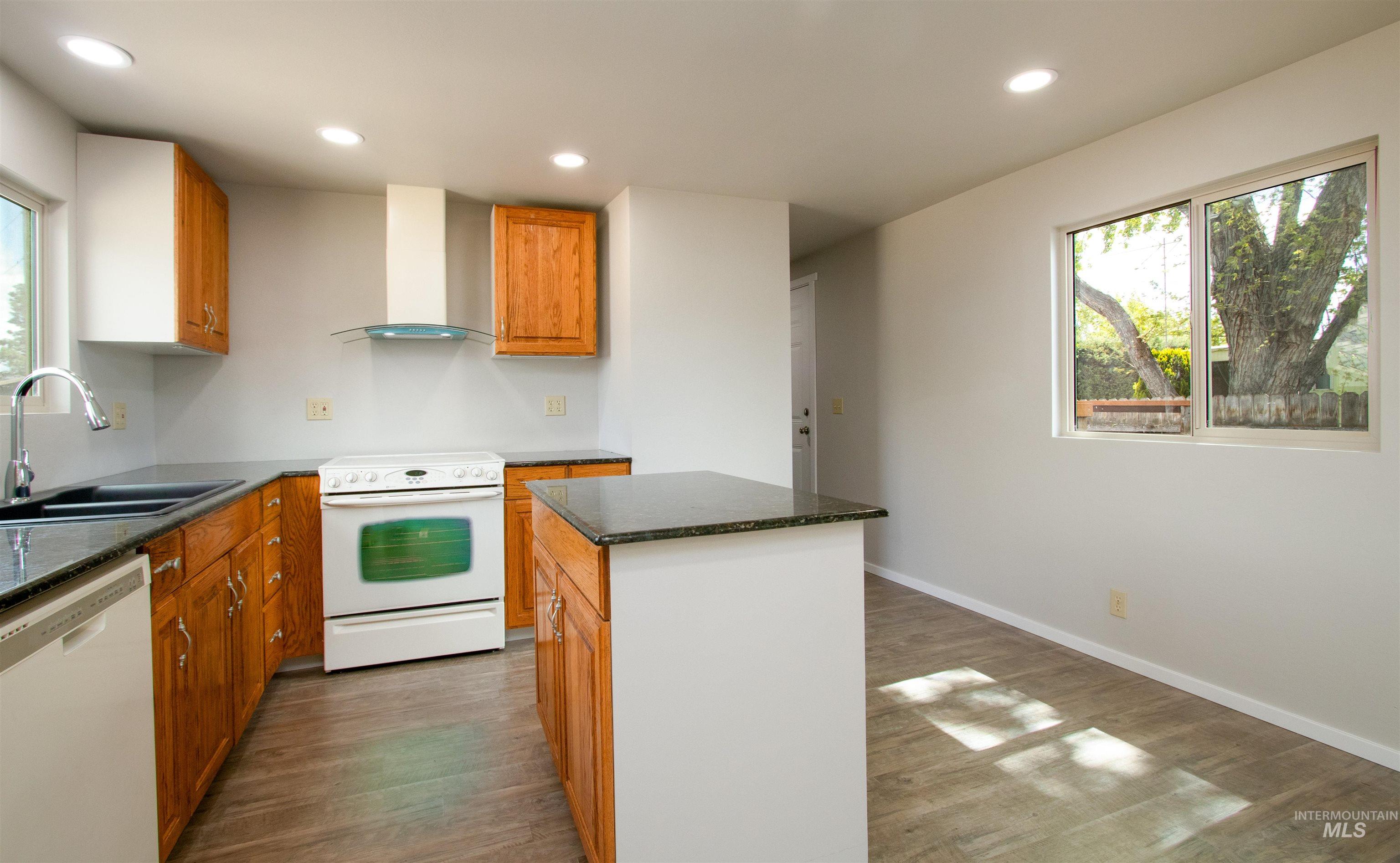 2270 S Skillern Dr., Boise, Idaho 83709, 3 Bedrooms, 2 Bathrooms, Residential For Sale, Price $294,500,MLS 98983440