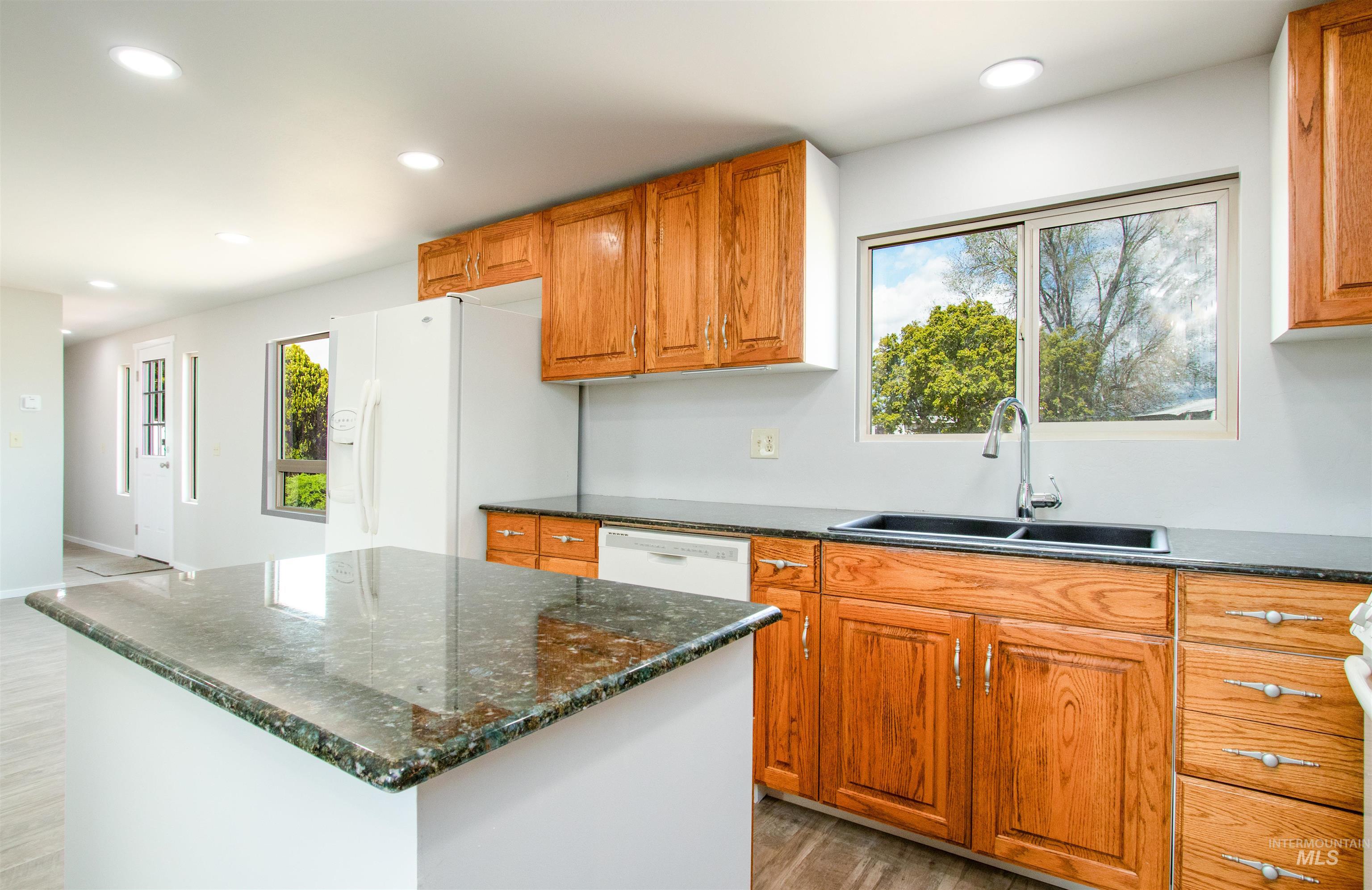 2270 S Skillern Dr., Boise, Idaho 83709, 3 Bedrooms, 2 Bathrooms, Residential For Sale, Price $294,500,MLS 98983440