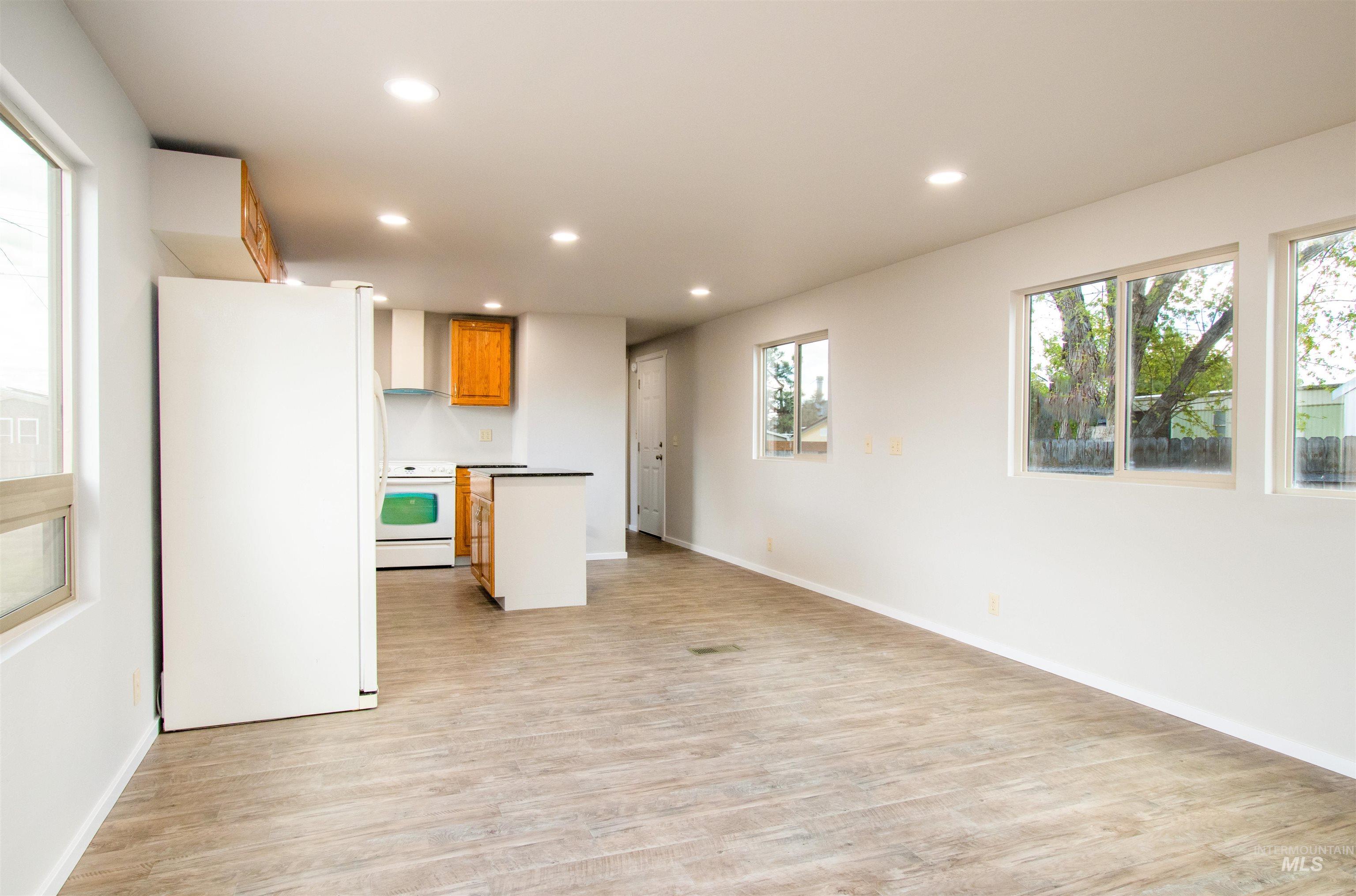 2270 S Skillern Dr., Boise, Idaho 83709, 3 Bedrooms, 2 Bathrooms, Residential For Sale, Price $294,500,MLS 98983440