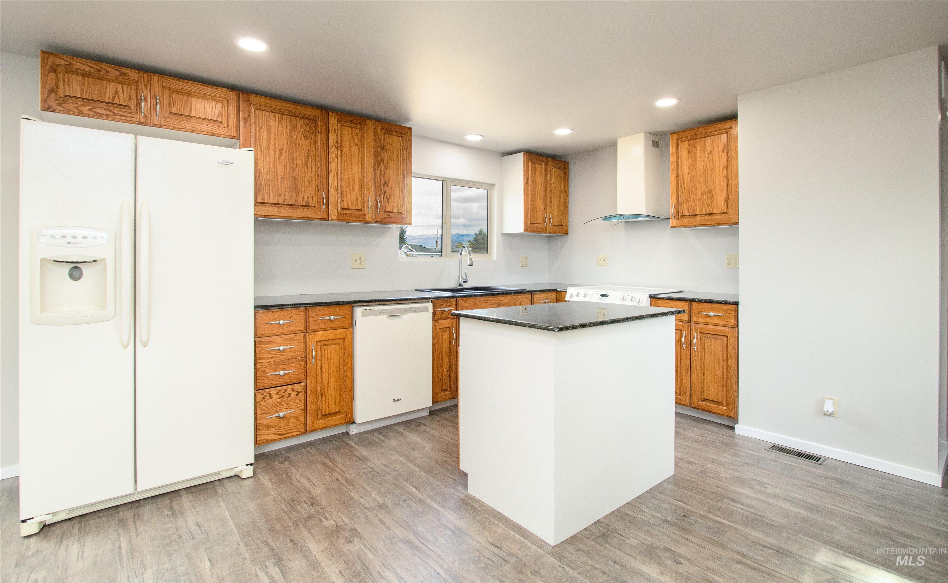 2270 S Skillern Dr., Boise, Idaho 83709, 3 Bedrooms, 2 Bathrooms, Residential For Sale, Price $294,500,MLS 98983440