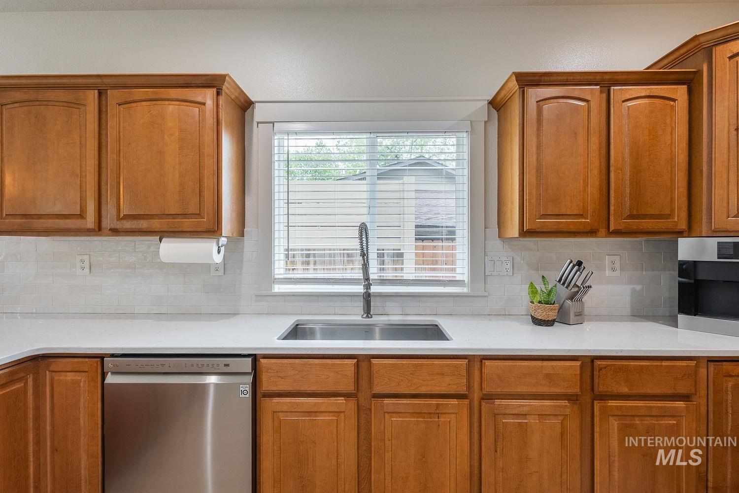 9095 W Dalton Place, Boise, Idaho 83704, 4 Bedrooms, 2.5 Bathrooms, Residential For Sale, Price $579,900,MLS 98983444