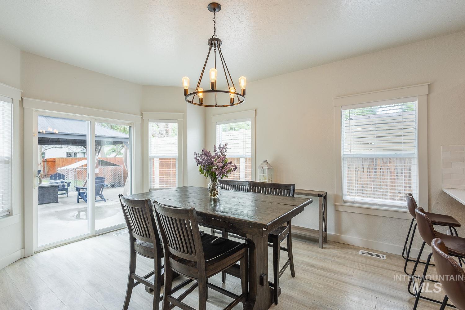 9095 W Dalton Place, Boise, Idaho 83704, 4 Bedrooms, 2.5 Bathrooms, Residential For Sale, Price $579,900,MLS 98983444