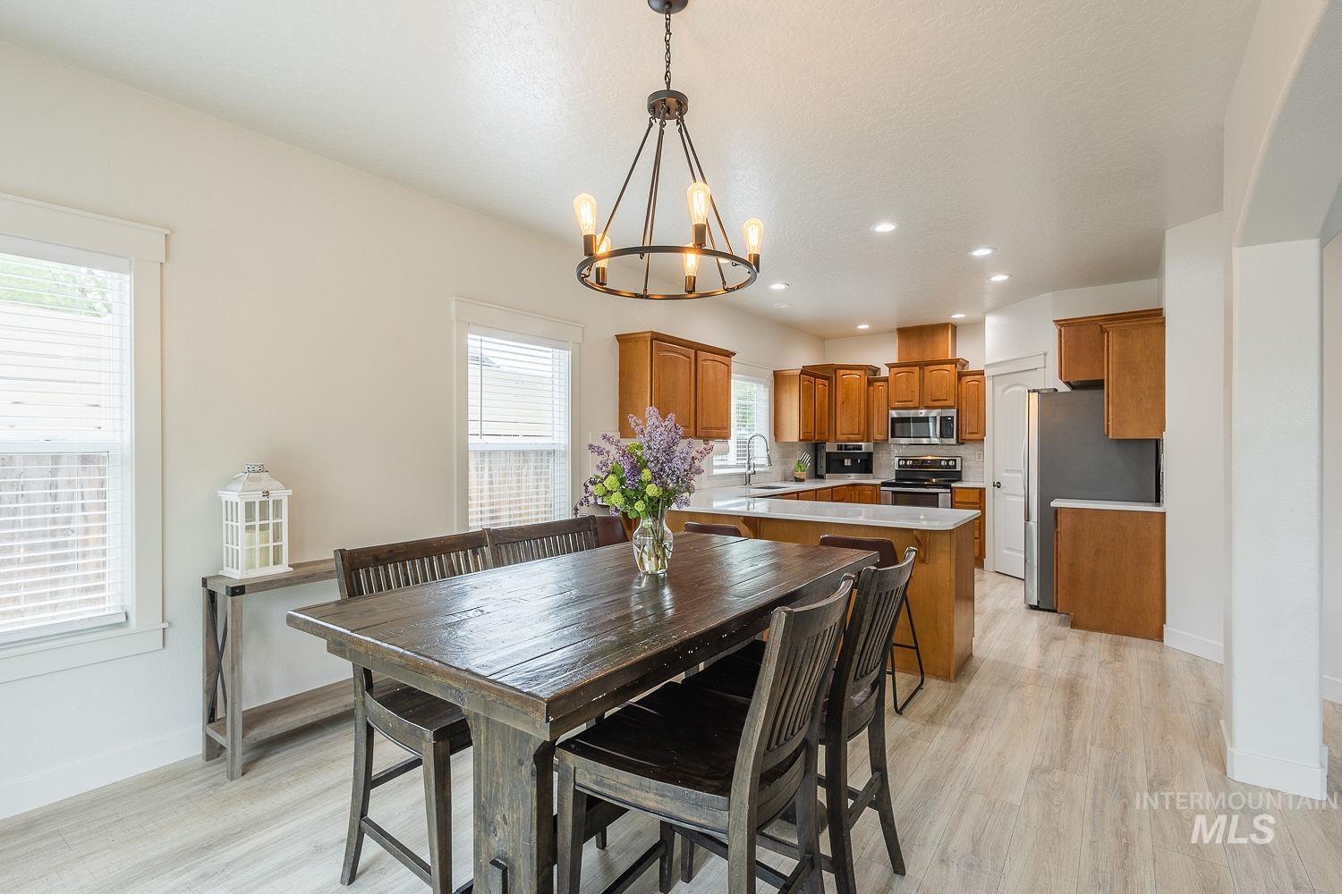 9095 W Dalton Place, Boise, Idaho 83704, 4 Bedrooms, 2.5 Bathrooms, Residential For Sale, Price $579,900,MLS 98983444