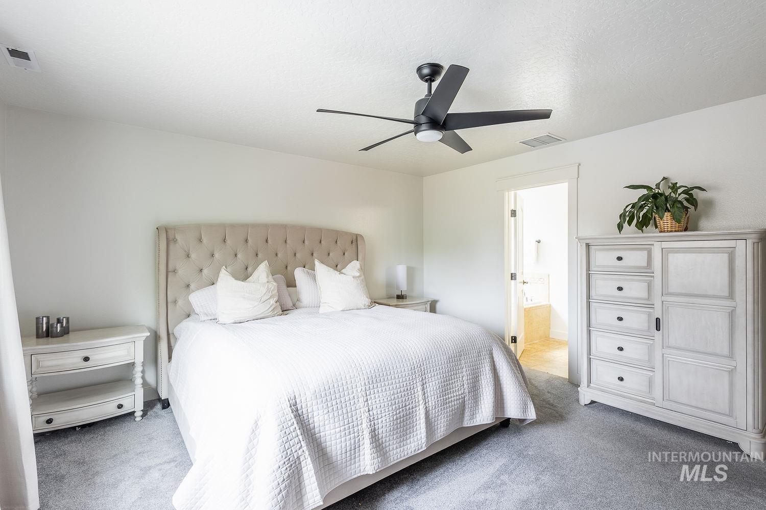 9095 W Dalton Place, Boise, Idaho 83704, 4 Bedrooms, 2.5 Bathrooms, Residential For Sale, Price $579,900,MLS 98983444