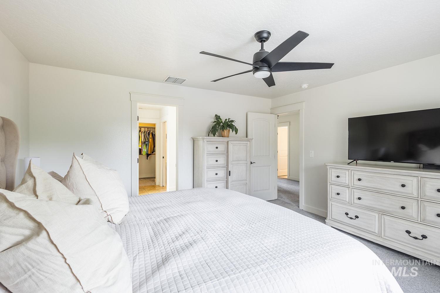 9095 W Dalton Place, Boise, Idaho 83704, 4 Bedrooms, 2.5 Bathrooms, Residential For Sale, Price $579,900,MLS 98983444