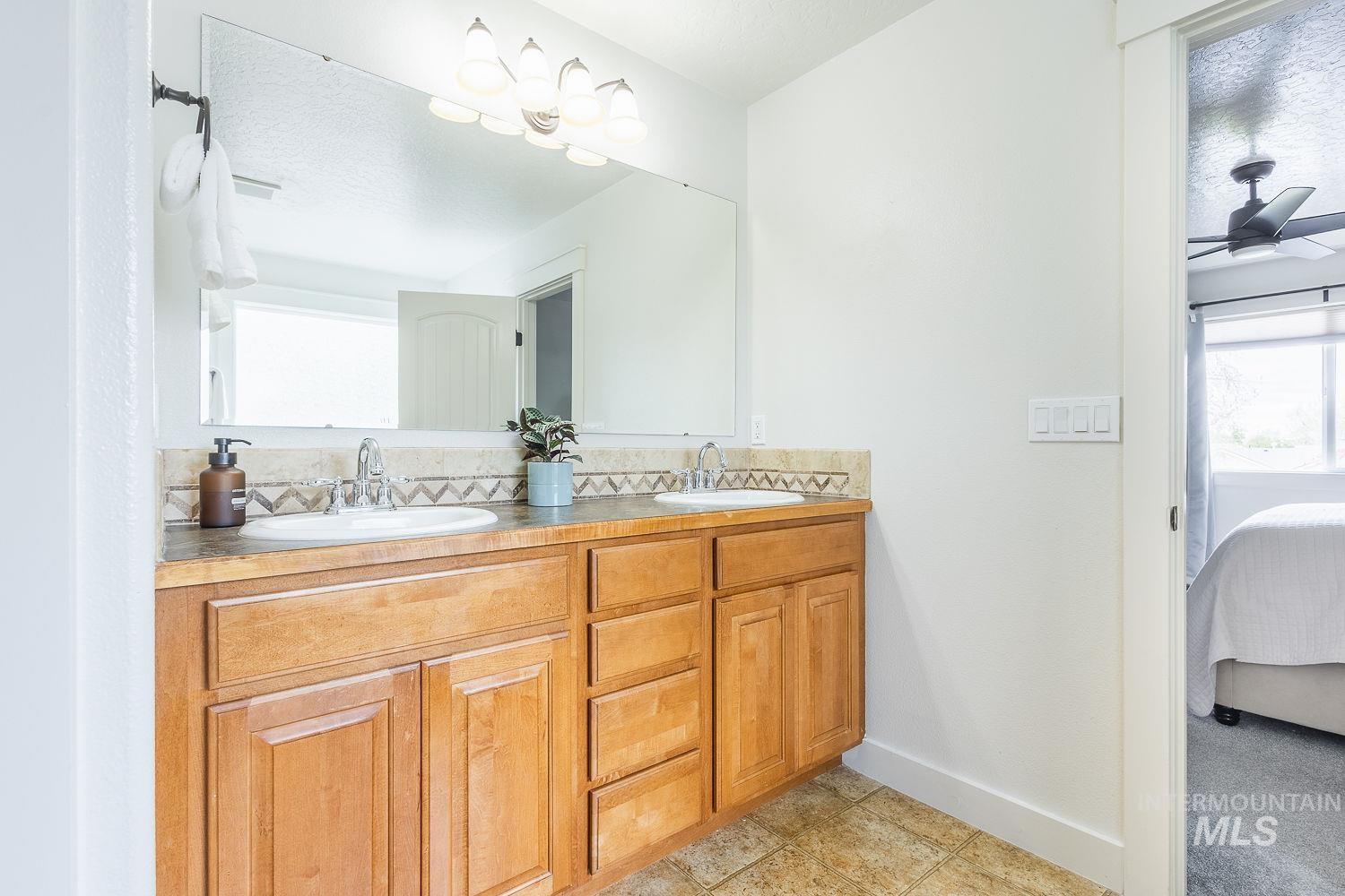 9095 W Dalton Place, Boise, Idaho 83704, 4 Bedrooms, 2.5 Bathrooms, Residential For Sale, Price $579,900,MLS 98983444