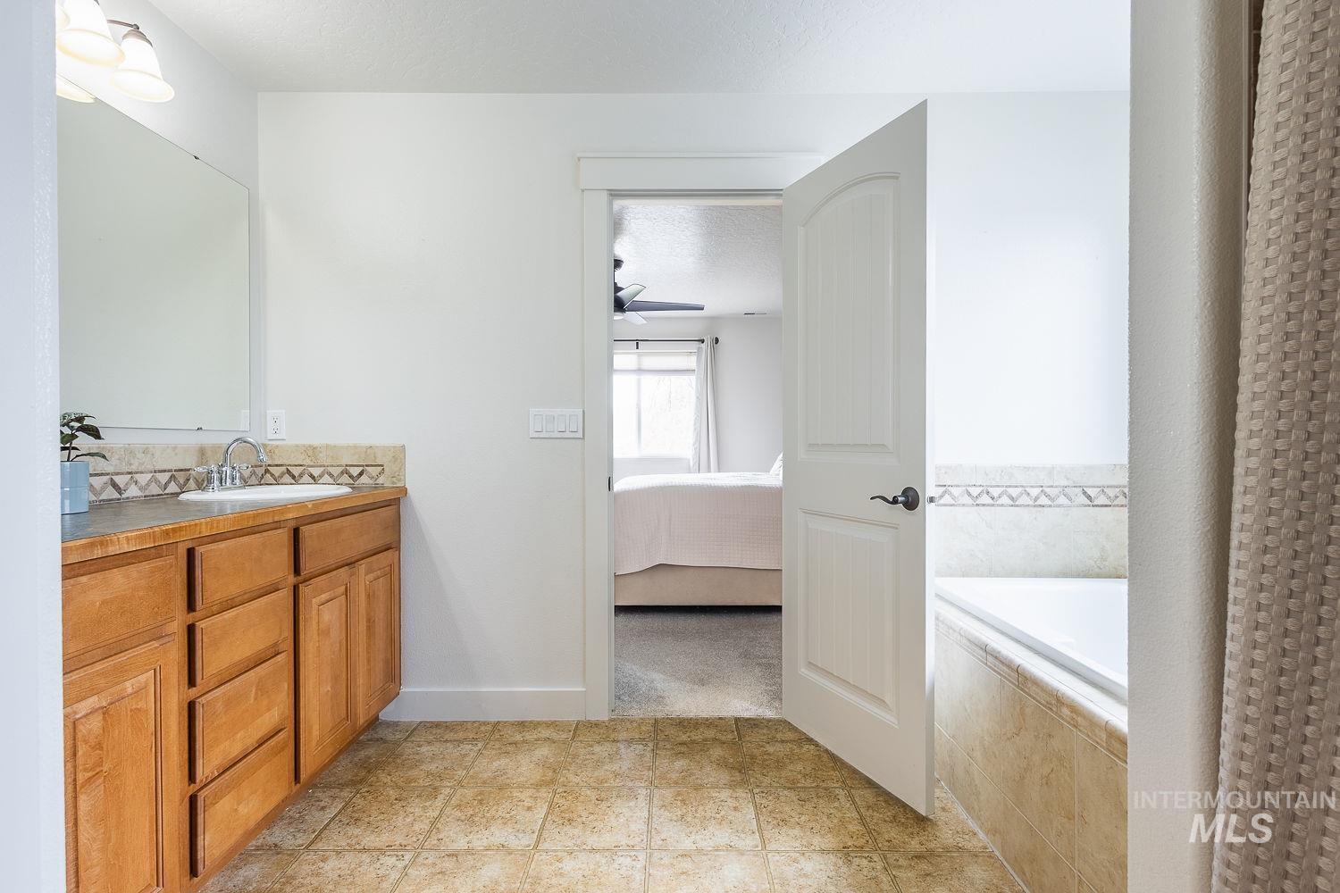 9095 W Dalton Place, Boise, Idaho 83704, 4 Bedrooms, 2.5 Bathrooms, Residential For Sale, Price $579,900,MLS 98983444