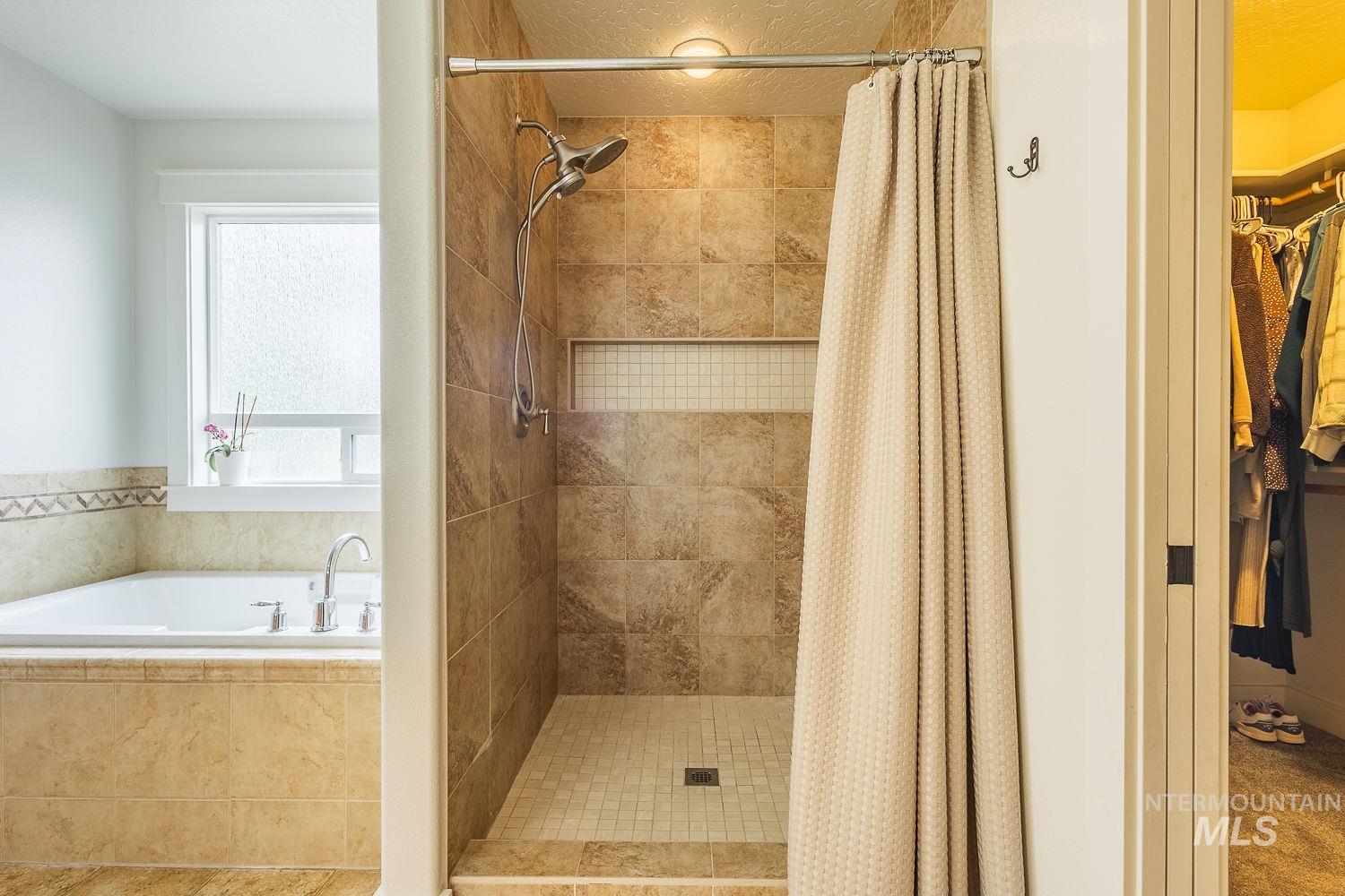 9095 W Dalton Place, Boise, Idaho 83704, 4 Bedrooms, 2.5 Bathrooms, Residential For Sale, Price $579,900,MLS 98983444