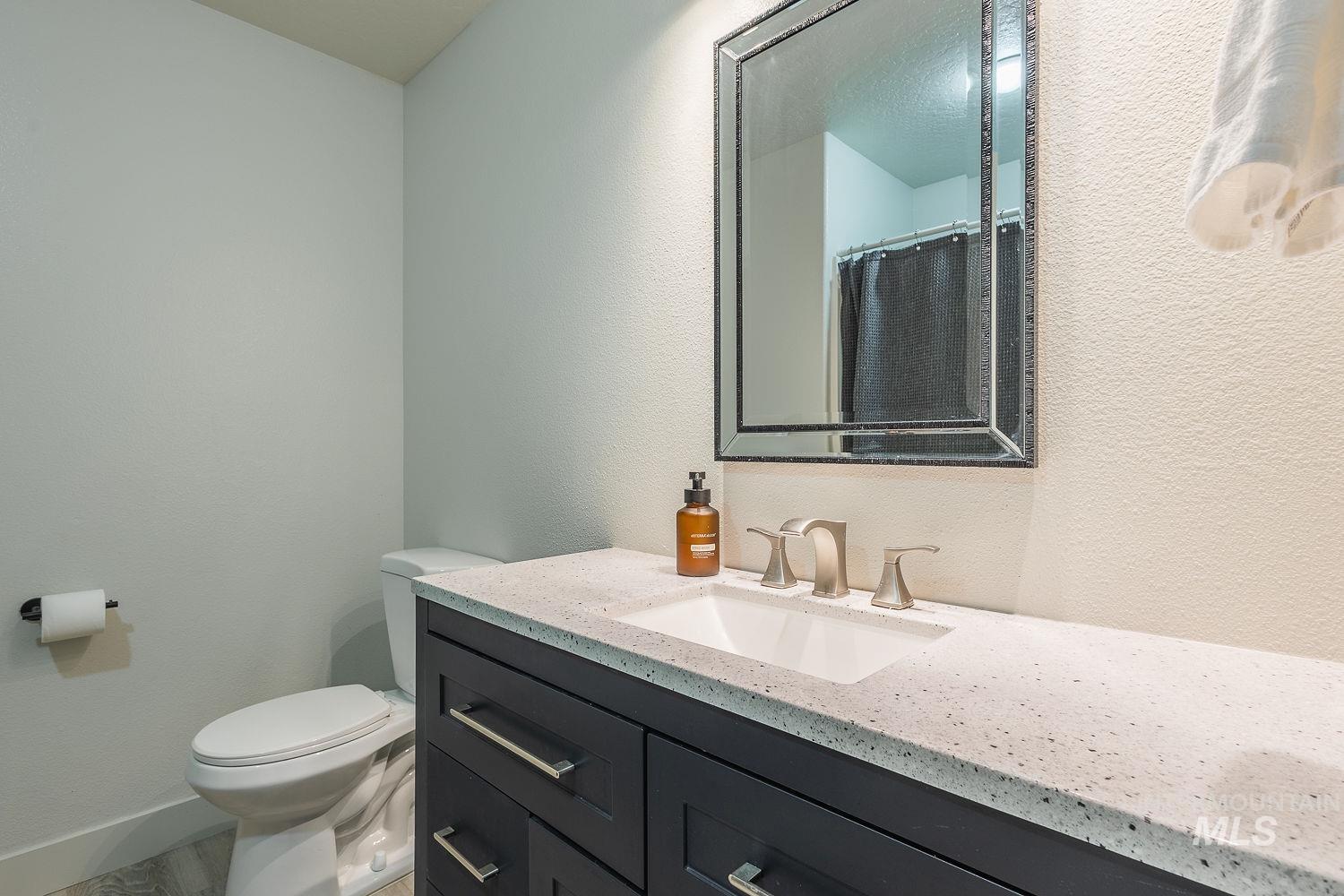 9095 W Dalton Place, Boise, Idaho 83704, 4 Bedrooms, 2.5 Bathrooms, Residential For Sale, Price $579,900,MLS 98983444