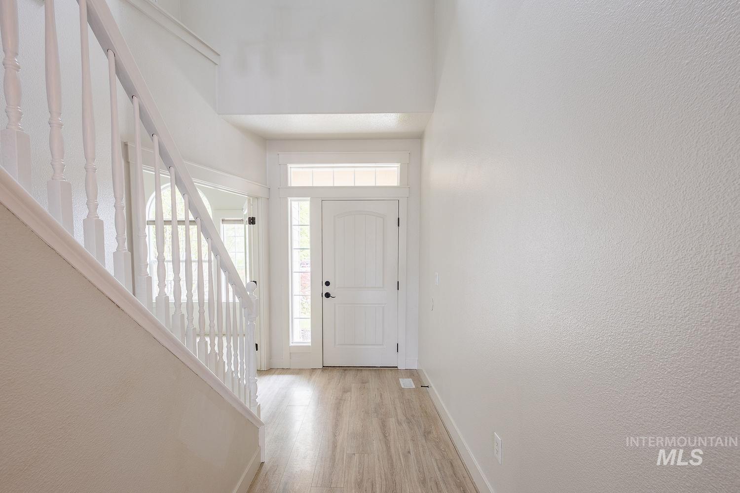 9095 W Dalton Place, Boise, Idaho 83704, 4 Bedrooms, 2.5 Bathrooms, Residential For Sale, Price $579,900,MLS 98983444