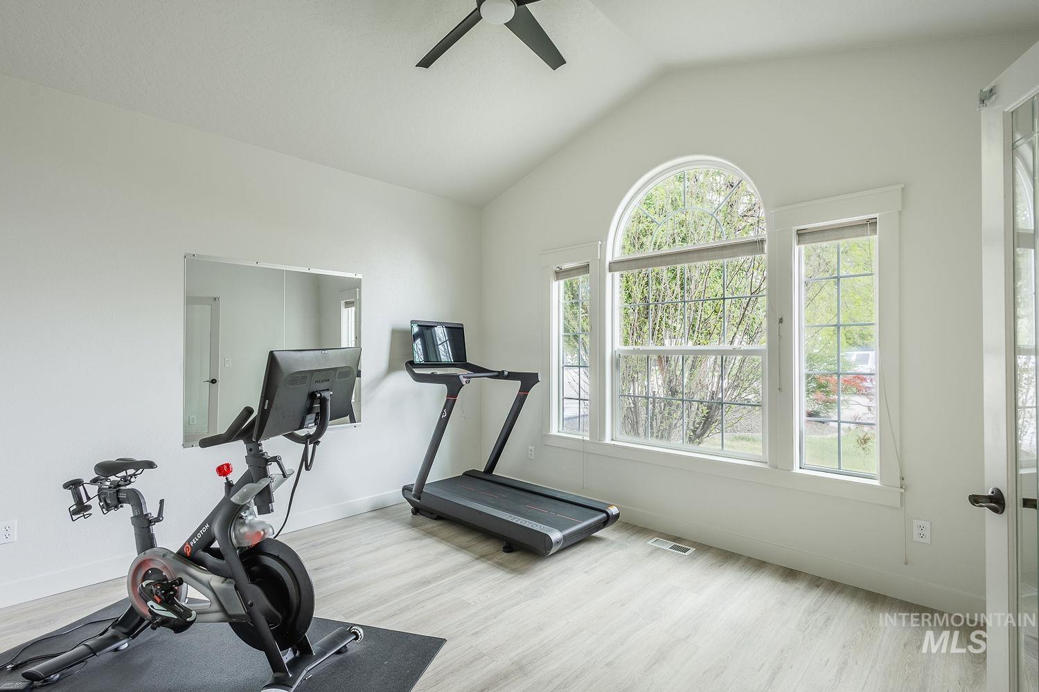 9095 W Dalton Place, Boise, Idaho 83704, 4 Bedrooms, 2.5 Bathrooms, Residential For Sale, Price $579,900,MLS 98983444