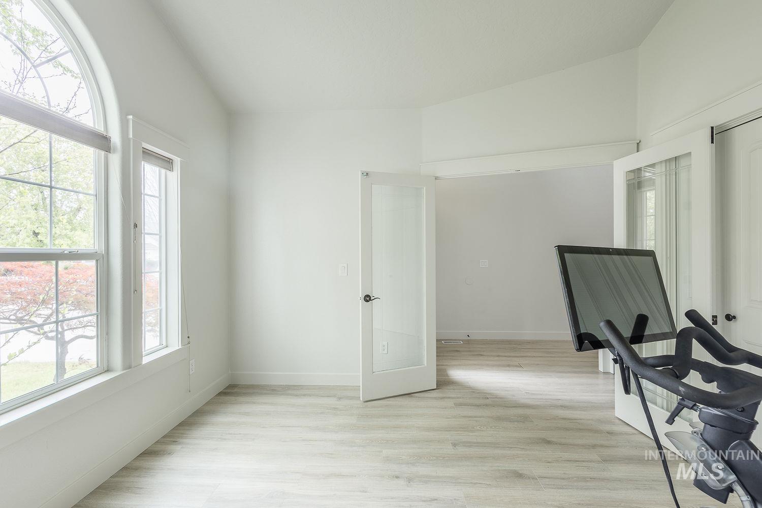 9095 W Dalton Place, Boise, Idaho 83704, 4 Bedrooms, 2.5 Bathrooms, Residential For Sale, Price $579,900,MLS 98983444