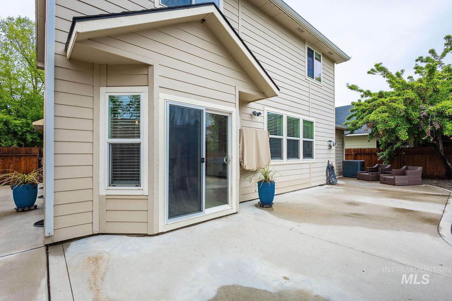 9095 W Dalton Place, Boise, Idaho 83704, 4 Bedrooms, 2.5 Bathrooms, Residential For Sale, Price $579,900,MLS 98983444