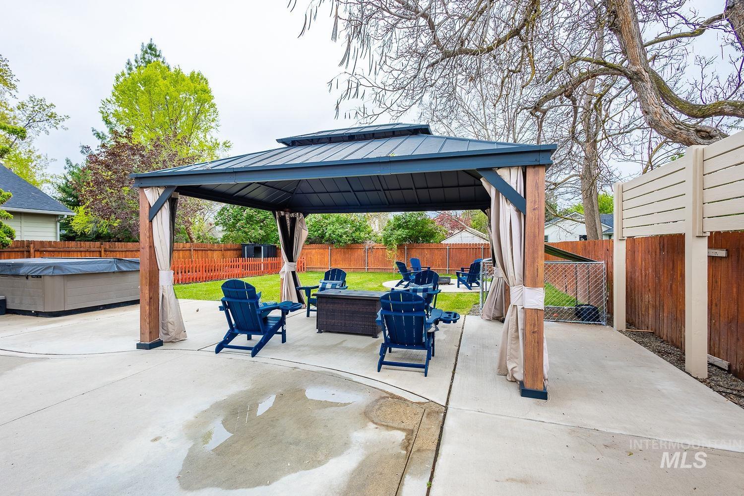 9095 W Dalton Place, Boise, Idaho 83704, 4 Bedrooms, 2.5 Bathrooms, Residential For Sale, Price $579,900,MLS 98983444