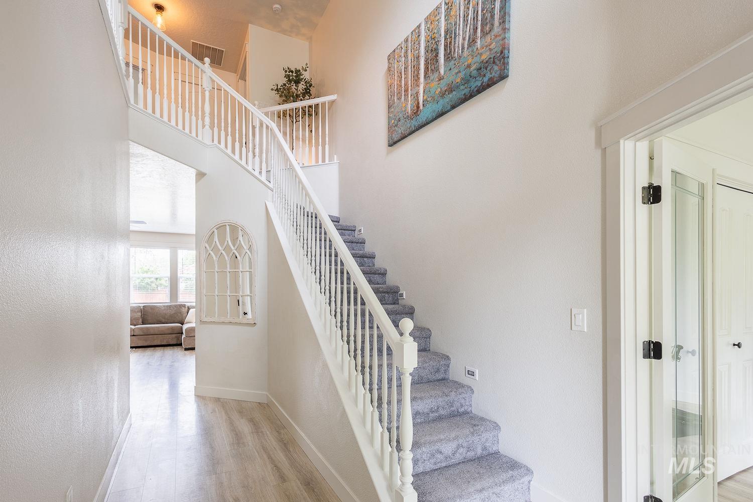 9095 W Dalton Place, Boise, Idaho 83704, 4 Bedrooms, 2.5 Bathrooms, Residential For Sale, Price $579,900,MLS 98983444