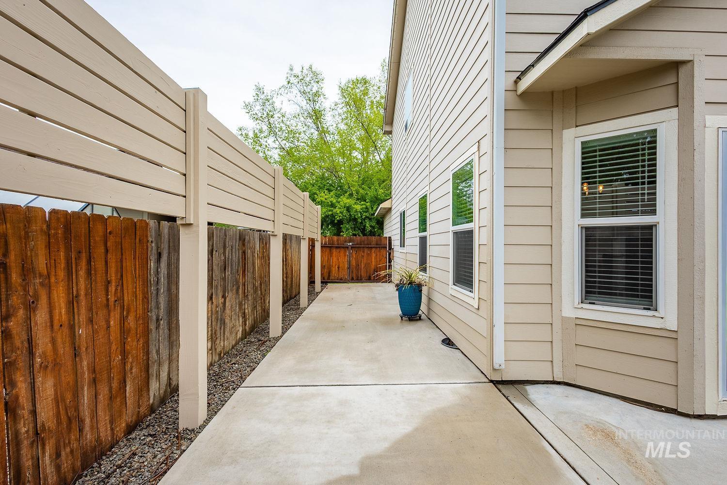 9095 W Dalton Place, Boise, Idaho 83704, 4 Bedrooms, 2.5 Bathrooms, Residential For Sale, Price $579,900,MLS 98983444